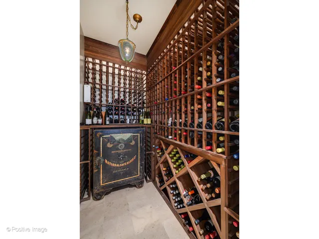 $3,995,000 | 536 West Barry Avenue, Chicago, IL 60657