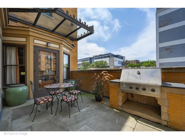 $3,995,000 | 536 West Barry Avenue, Chicago, IL 60657
