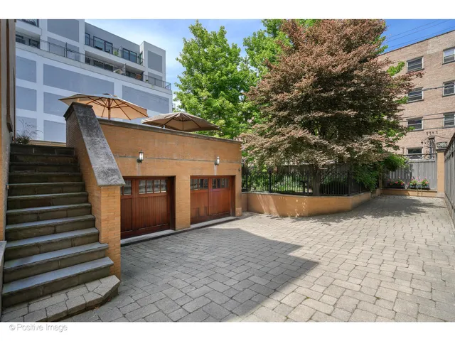 $3,995,000 | 536 West Barry Avenue, Chicago, IL 60657