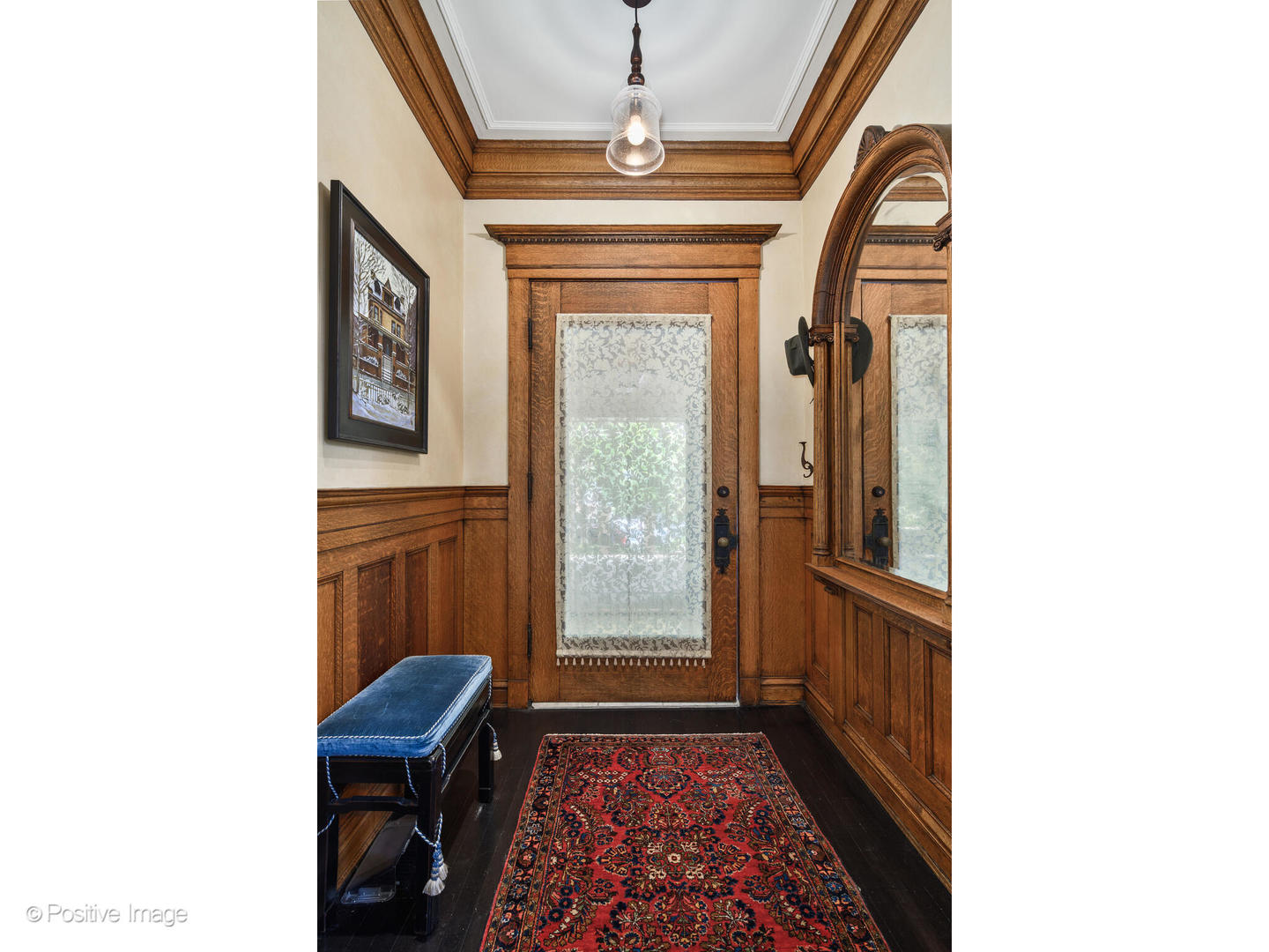 536 West Barry Avenue Chicago, IL 60657 - Photo 7 of 55 a view of entryway with a rug