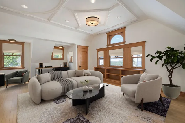 $3,995,000 | 536 West Barry Avenue, Chicago, IL 60657