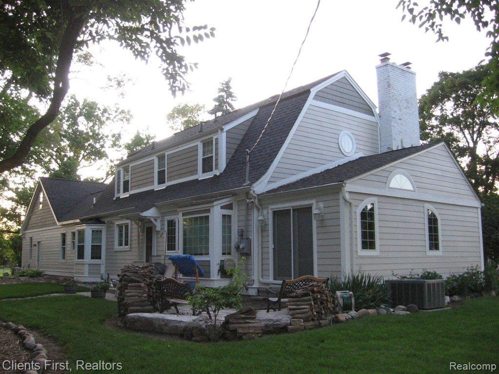 19044 Wayne Road Livonia, MI 48152 - Photo 22 of 25 Side and back of home
