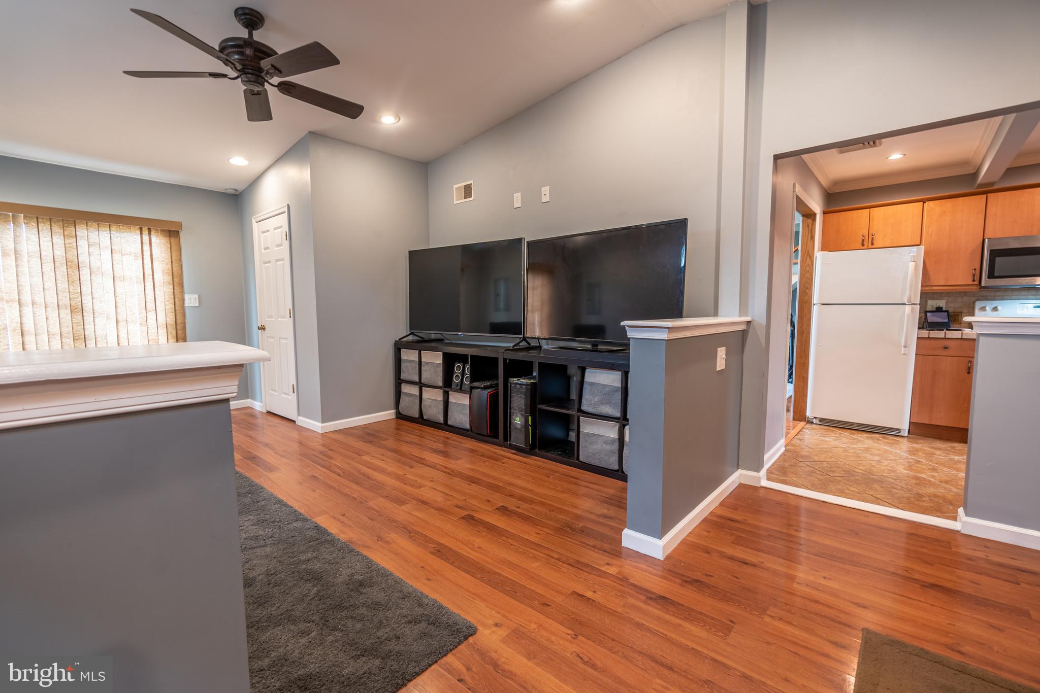 54 Ridge Lane Levittown, PA 19055 - Photo 21 of 43 Gallery Image 21