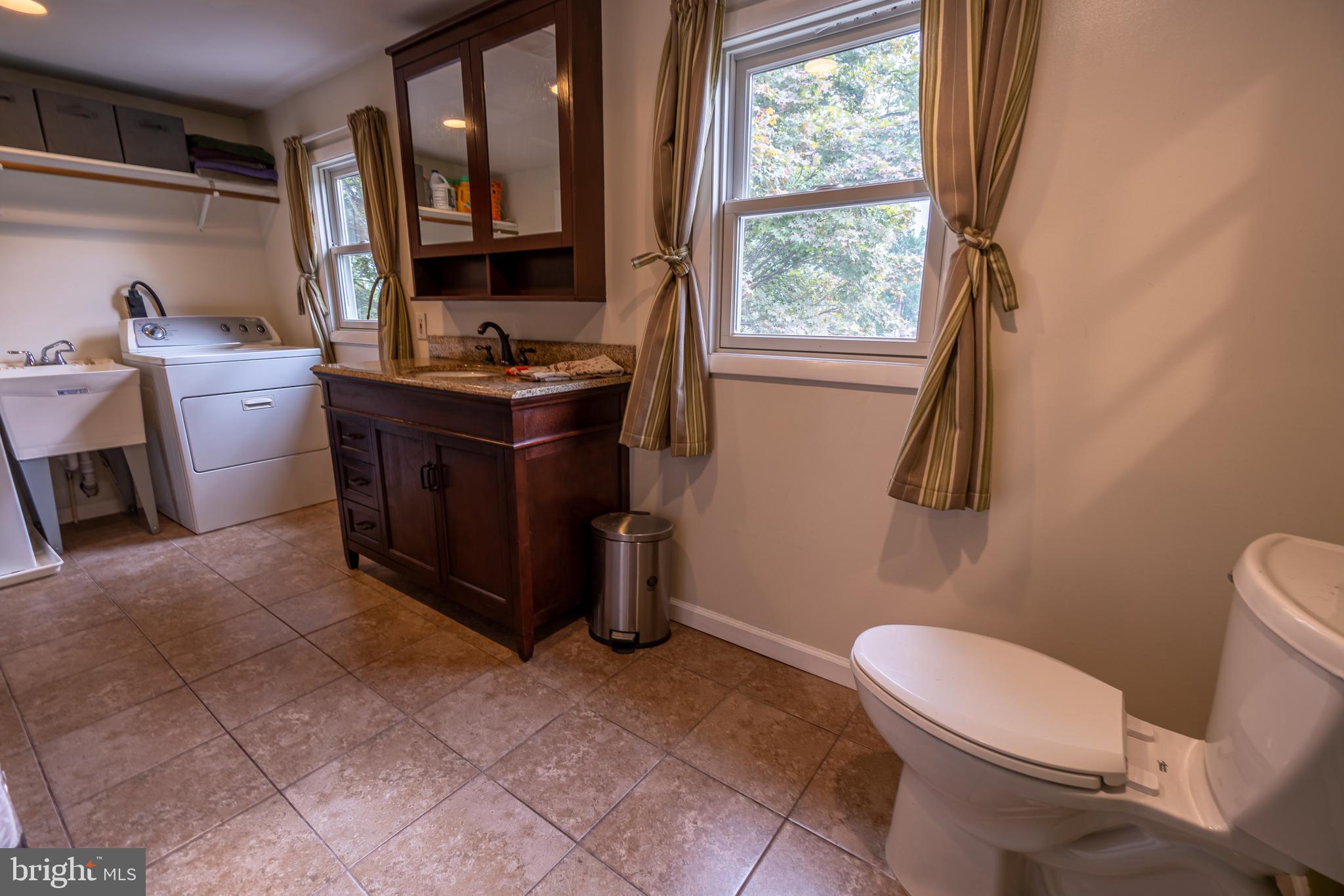 54 Ridge Lane Levittown, PA 19055 - Photo 34 of 43 2nd floor full bath