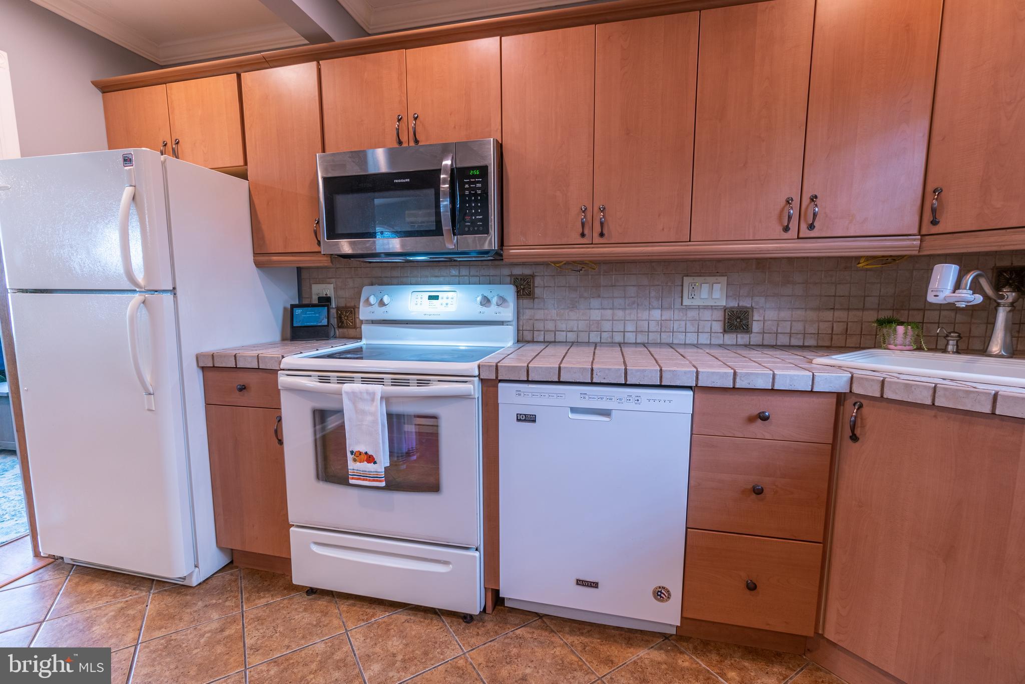 54 Ridge Lane Levittown, PA 19055 - Photo 6 of 43 Gallery Image 6