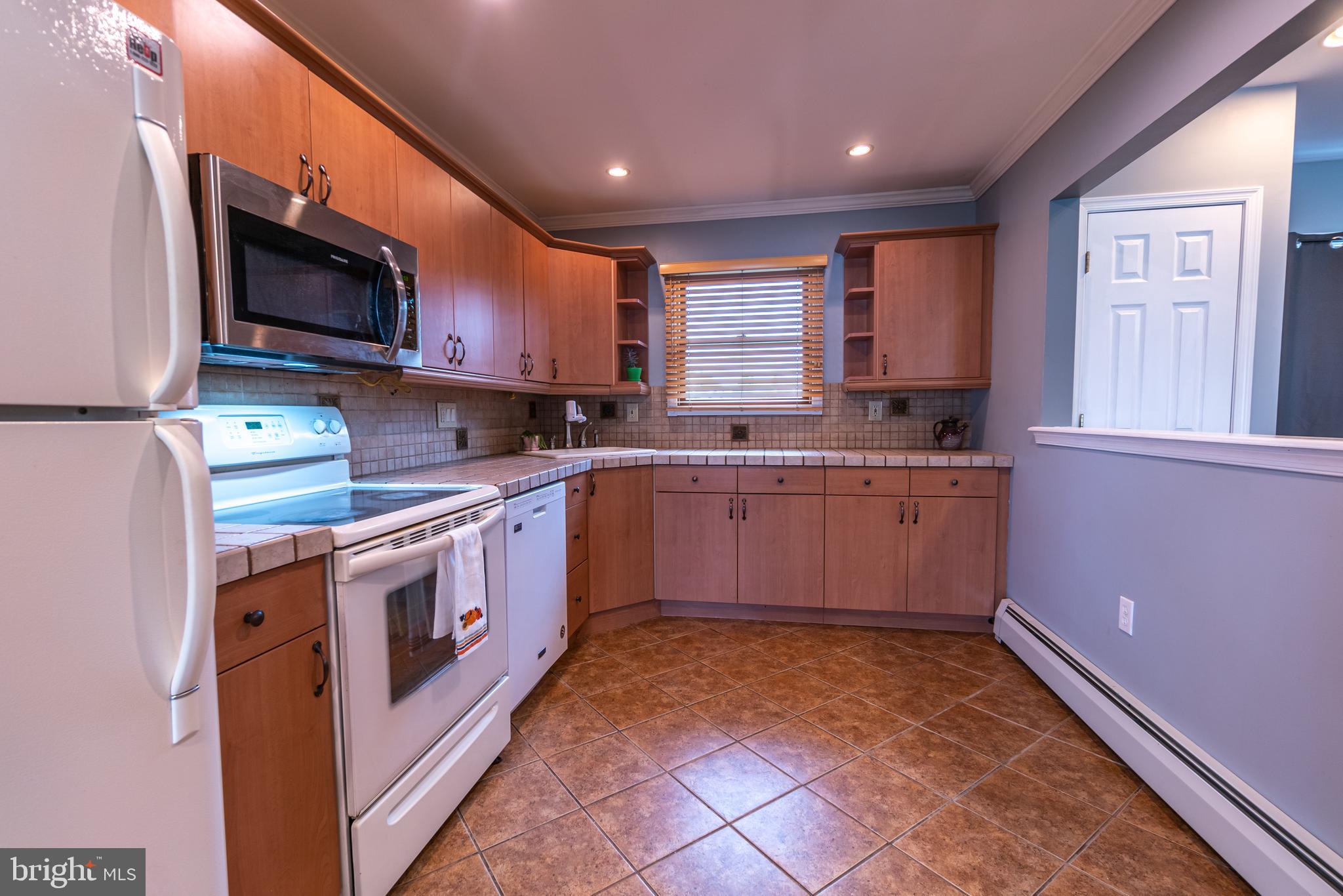 54 Ridge Lane Levittown, PA 19055 - Photo 7 of 43 Gallery Image 7