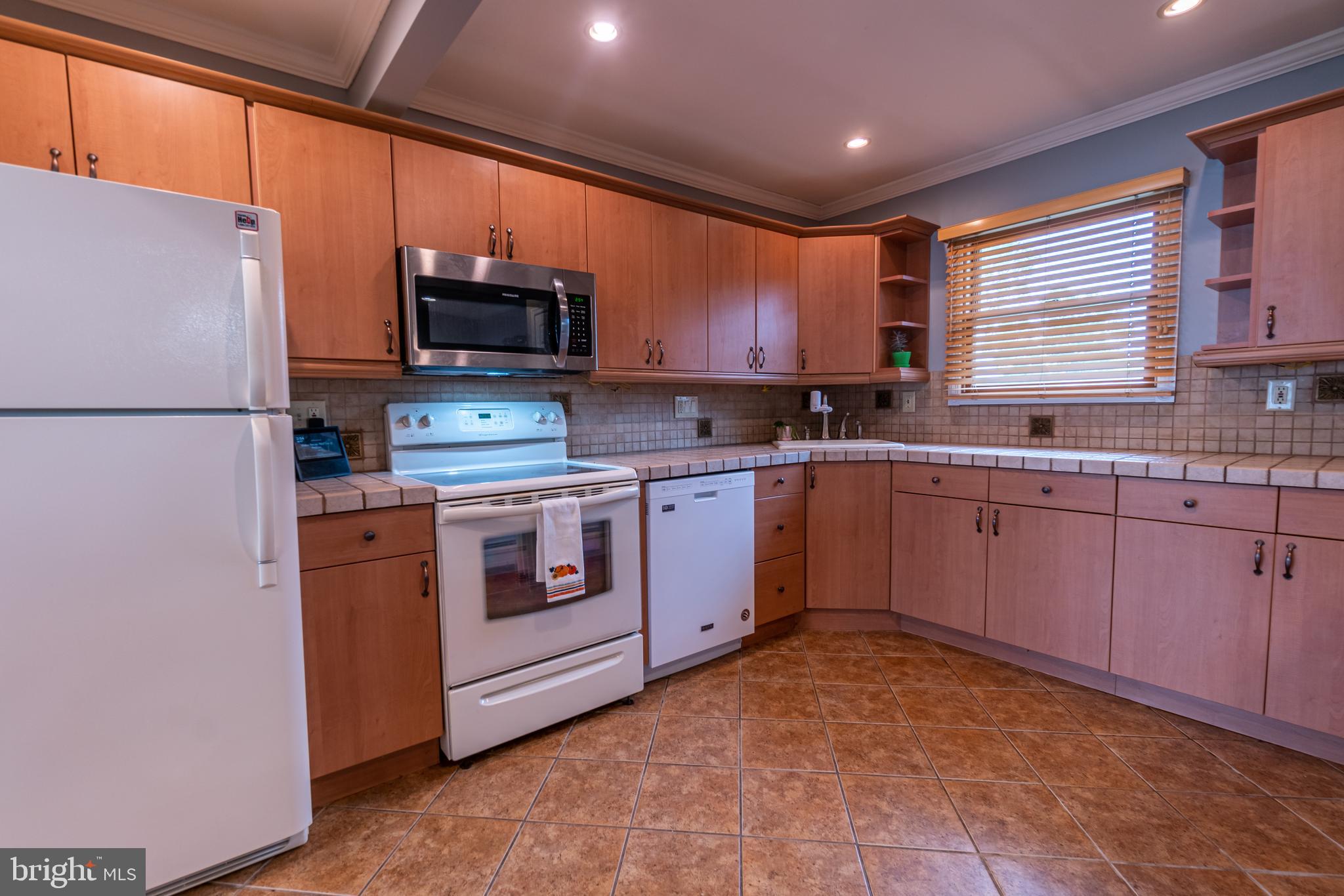 54 Ridge Lane Levittown, PA 19055 - Photo 8 of 43 Gallery Image 8