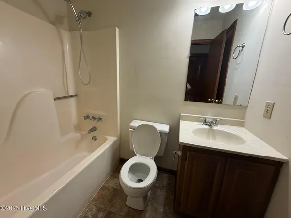 $1,050 | 715 Pinewood Drive, Jacksonville, NC 28546