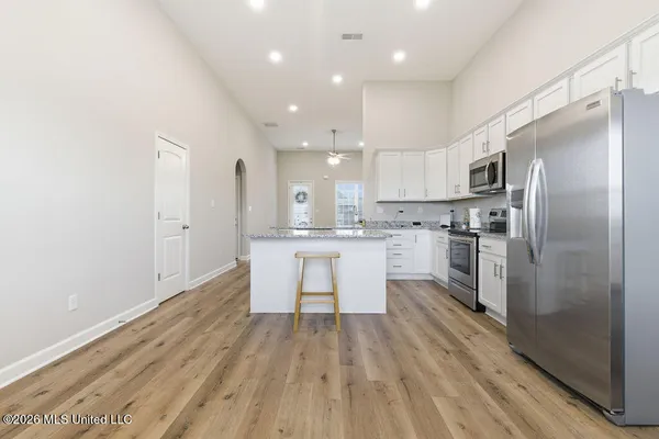 $339,900 | 9115 Lakeside Circle South, Walls, MS 38680