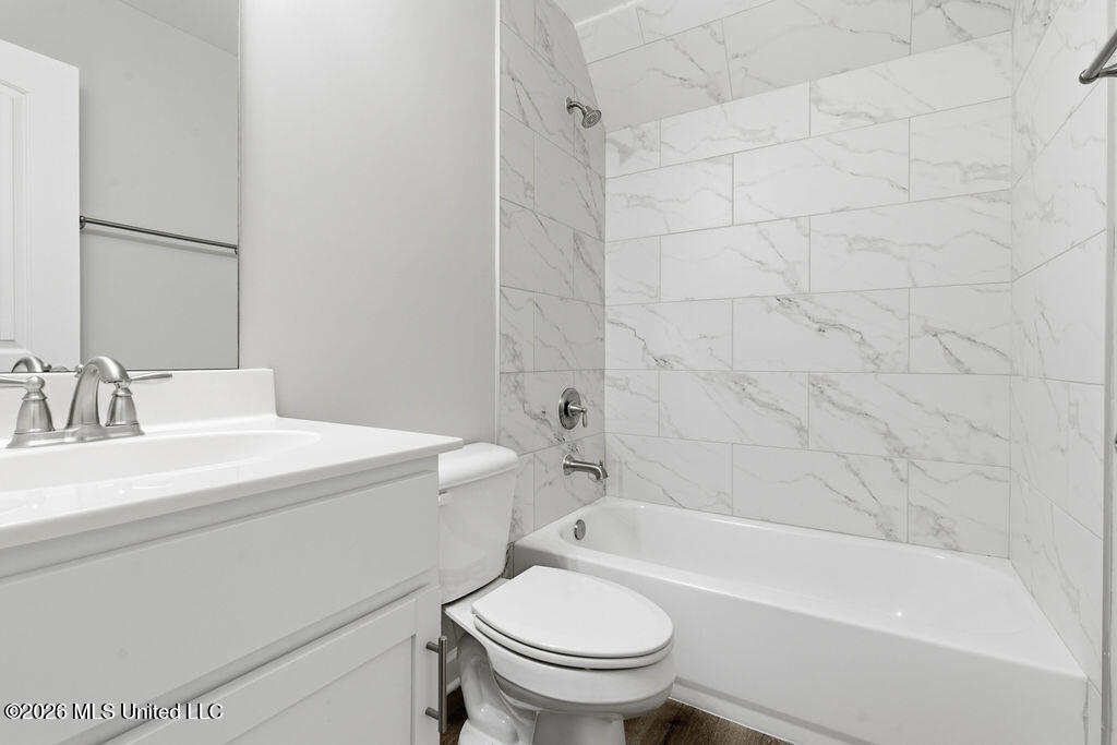 9115 Lakeside Circle South Walls, MS 38680 - Photo 7 of 18 Bathroom 2 downstairs