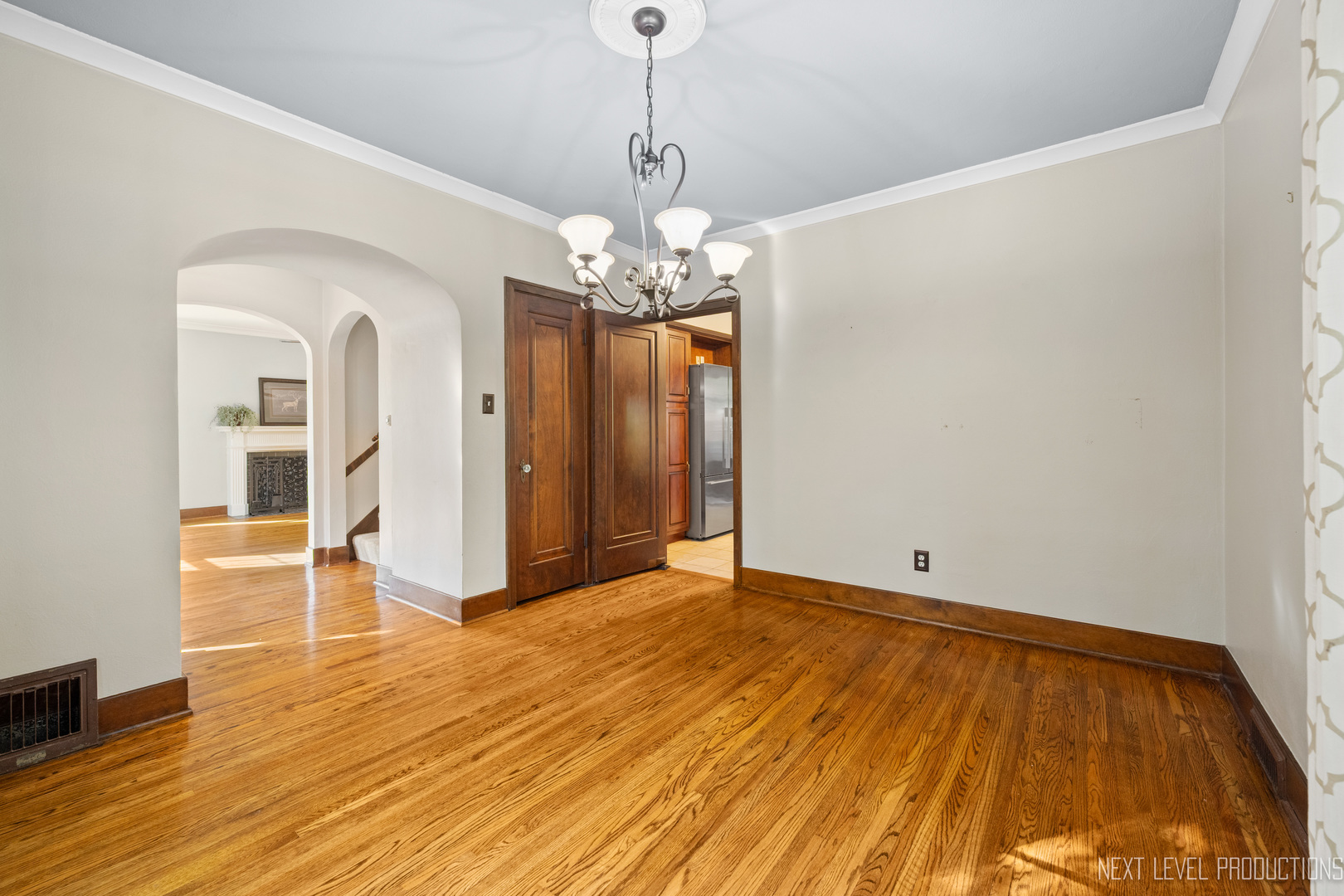1205 South 4th Street St. Charles, IL 60174 - Photo 7 of 28 a view of a livingroom with wooden floor