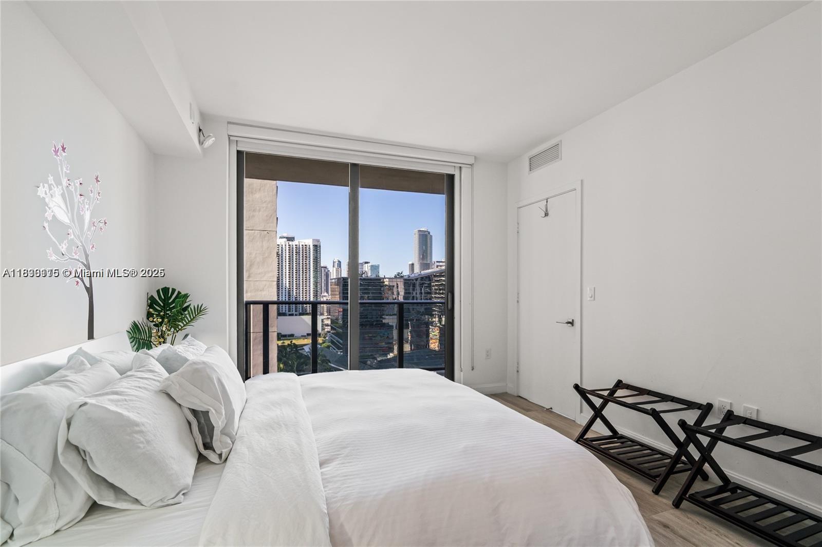 55 Southwest 9th Street, Unit 1801 Miami, FL 33130 - Photo 23 of 41