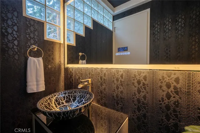 $3,680,000 | 1833 Roscomare Road, Los Angeles, CA 90077