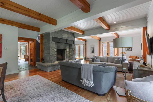 $899,000 | 1128 Taylor Road, Amherst Junction, WI 54407