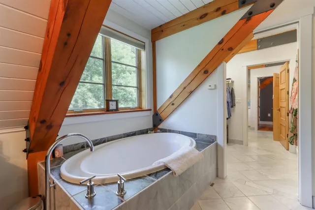 $899,000 | 1128 Taylor Road, Amherst Junction, WI 54407