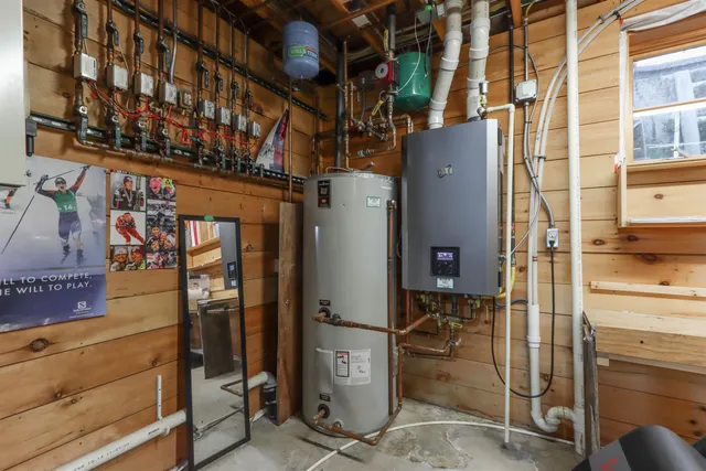 $899,000 | 1128 Taylor Road, Amherst Junction, WI 54407