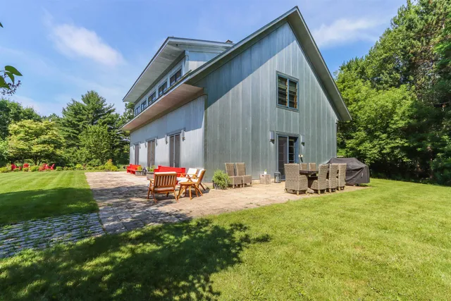 $899,000 | 1128 Taylor Road, Amherst Junction, WI 54407