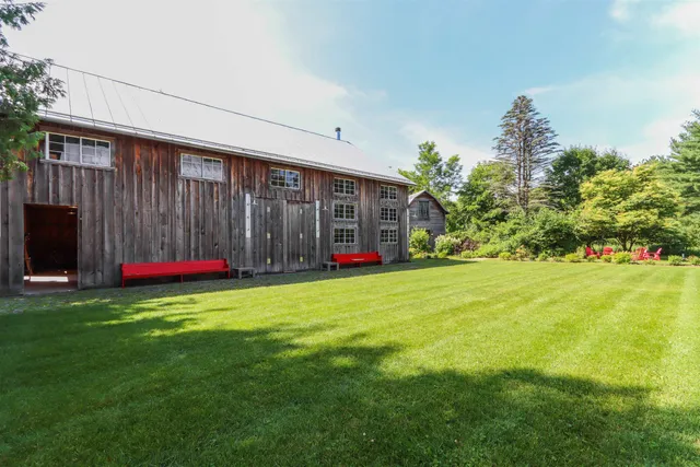 $899,000 | 1128 Taylor Road, Amherst Junction, WI 54407