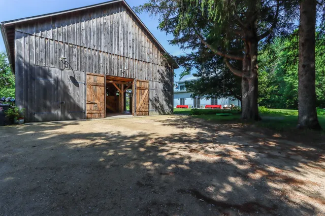 $899,000 | 1128 Taylor Road, Amherst Junction, WI 54407