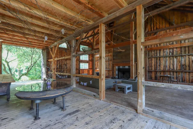 $899,000 | 1128 Taylor Road, Amherst Junction, WI 54407