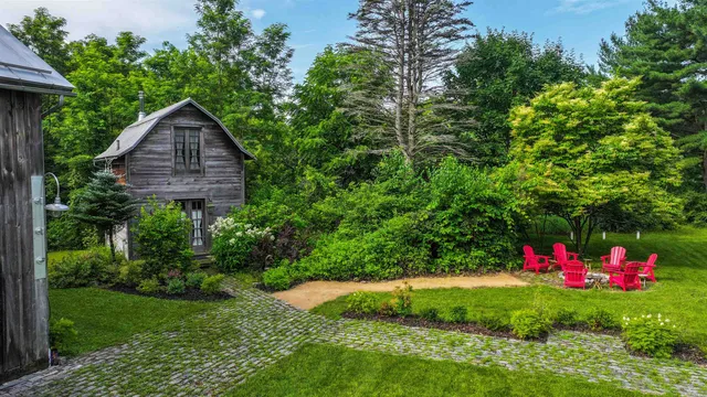 $899,000 | 1128 Taylor Road, Amherst Junction, WI 54407