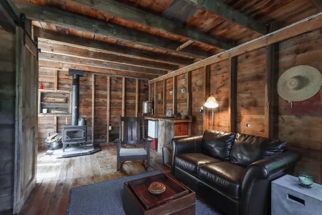 $899,000 | 1128 Taylor Road, Amherst Junction, WI 54407