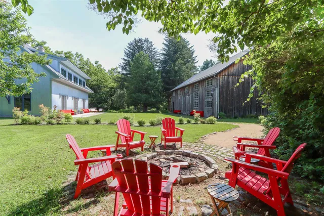 $899,000 | 1128 Taylor Road, Amherst Junction, WI 54407