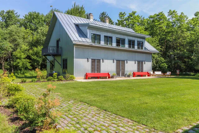 $899,000 | 1128 Taylor Road, Amherst Junction, WI 54407