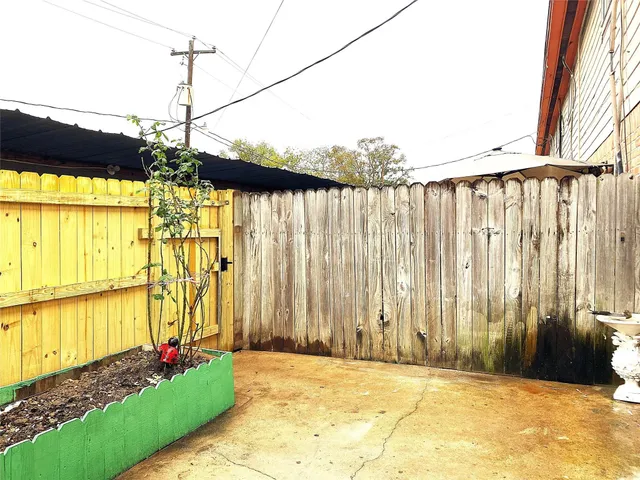 a view of a back yard of the house