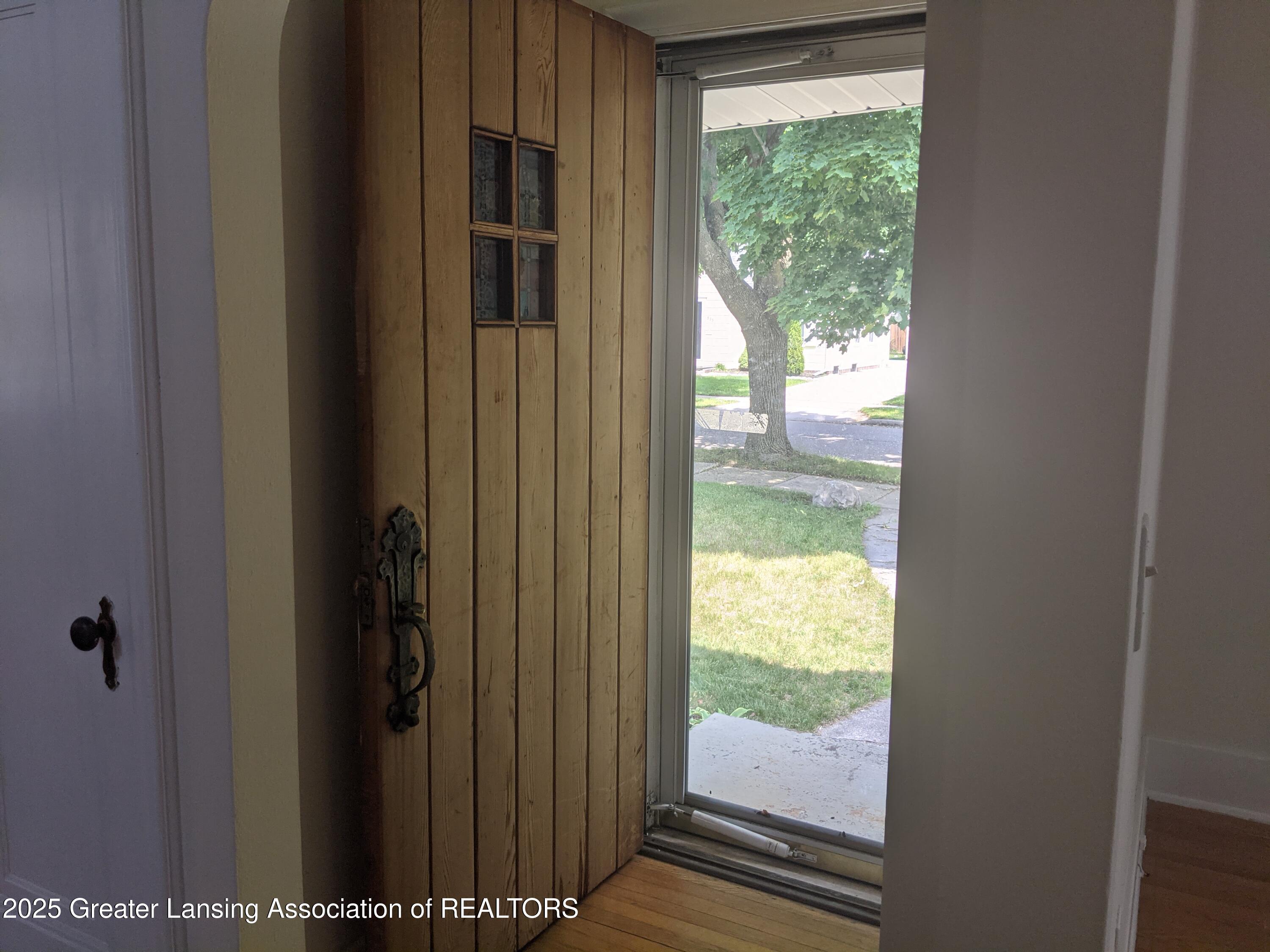 542 Riley Street Lansing, MI 48910 - Photo 4 of 17 PXL_20250612_161814565