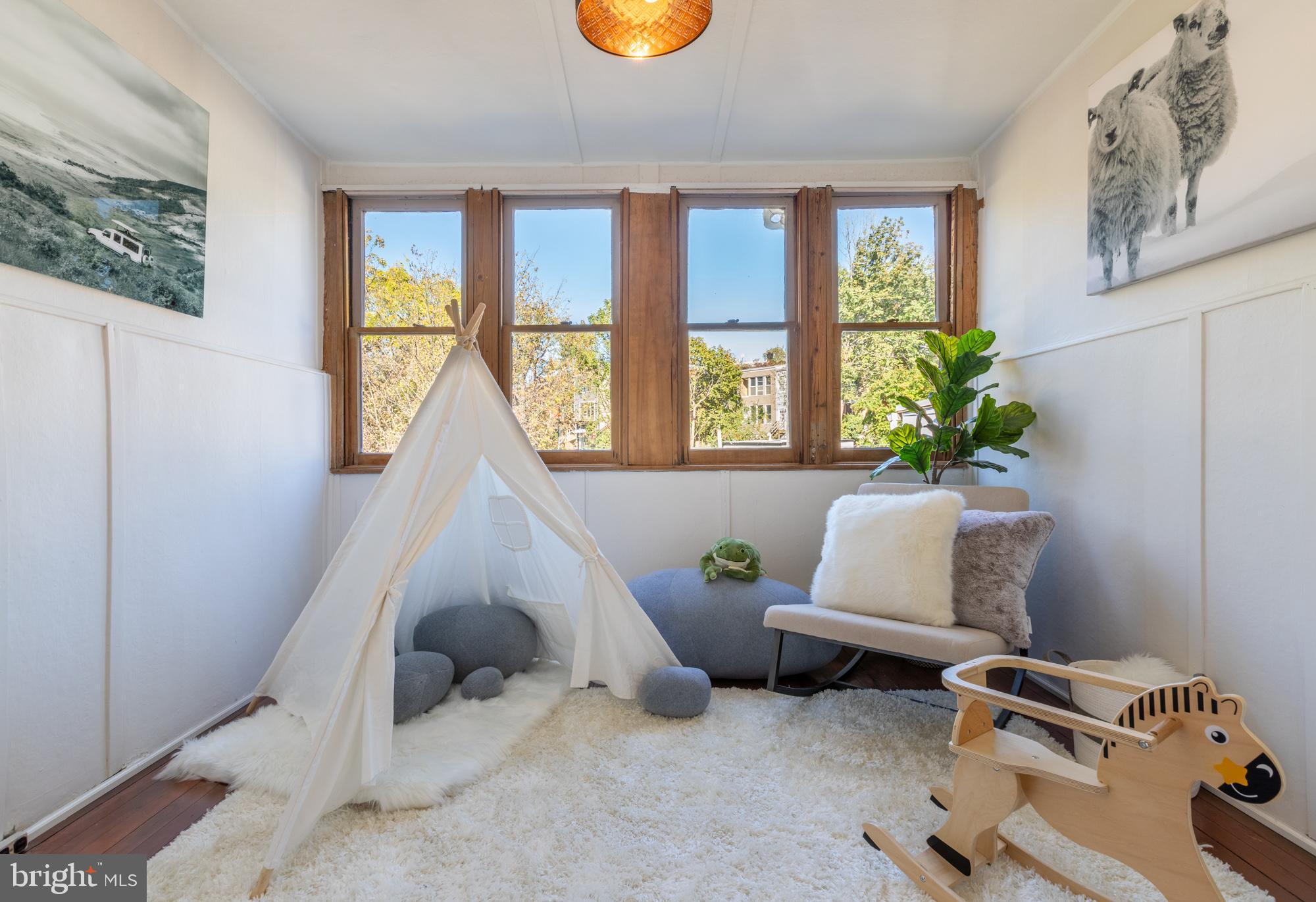 1927 Park Road Northwest Washington, DC 20010 - Photo 44 of 61 3rd level primary sunroom or playroom
