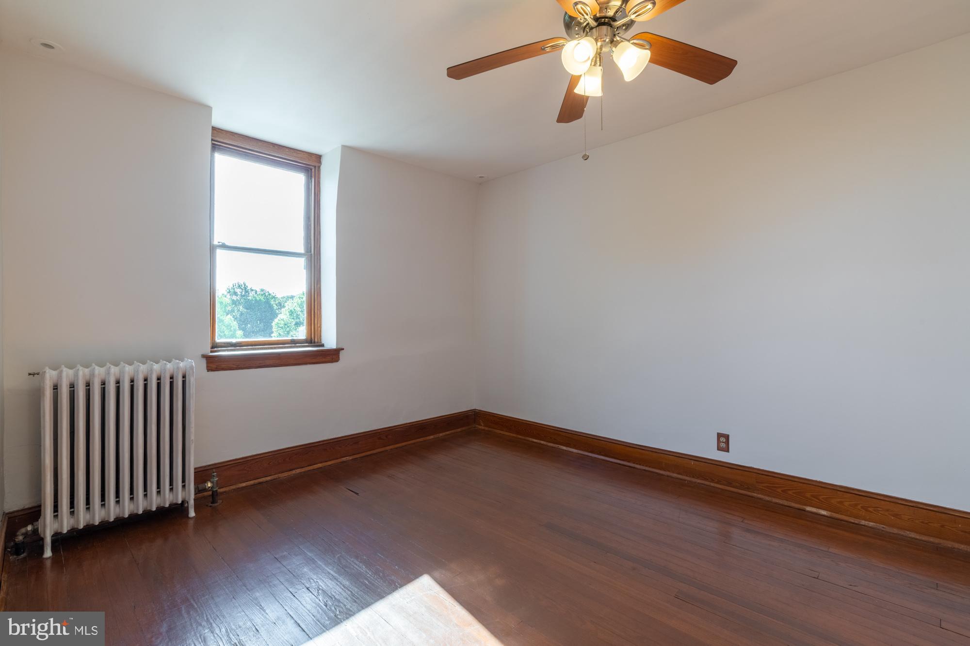 1927 Park Road Northwest Washington, DC 20010 - Photo 48 of 61 3rd level large bedroom ideal for guests