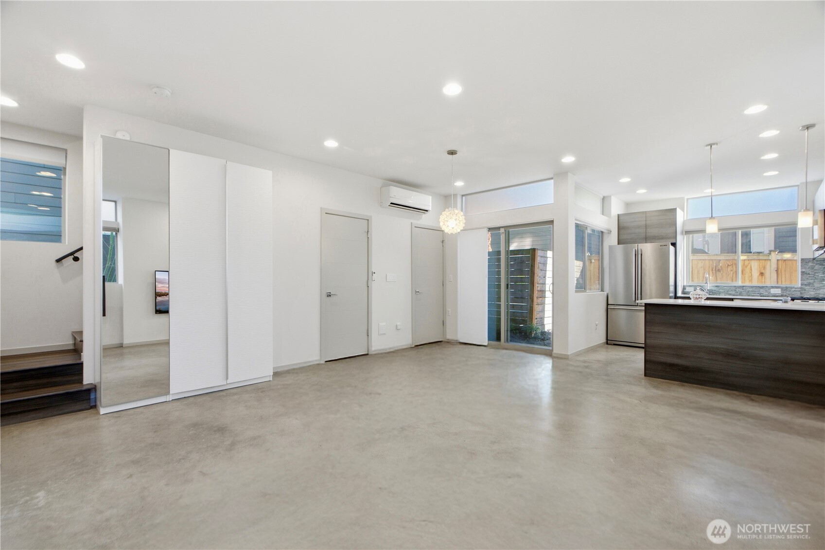 4416 Francis Avenue North, Unit B Seattle, WA 98103 - Photo 9 of 28