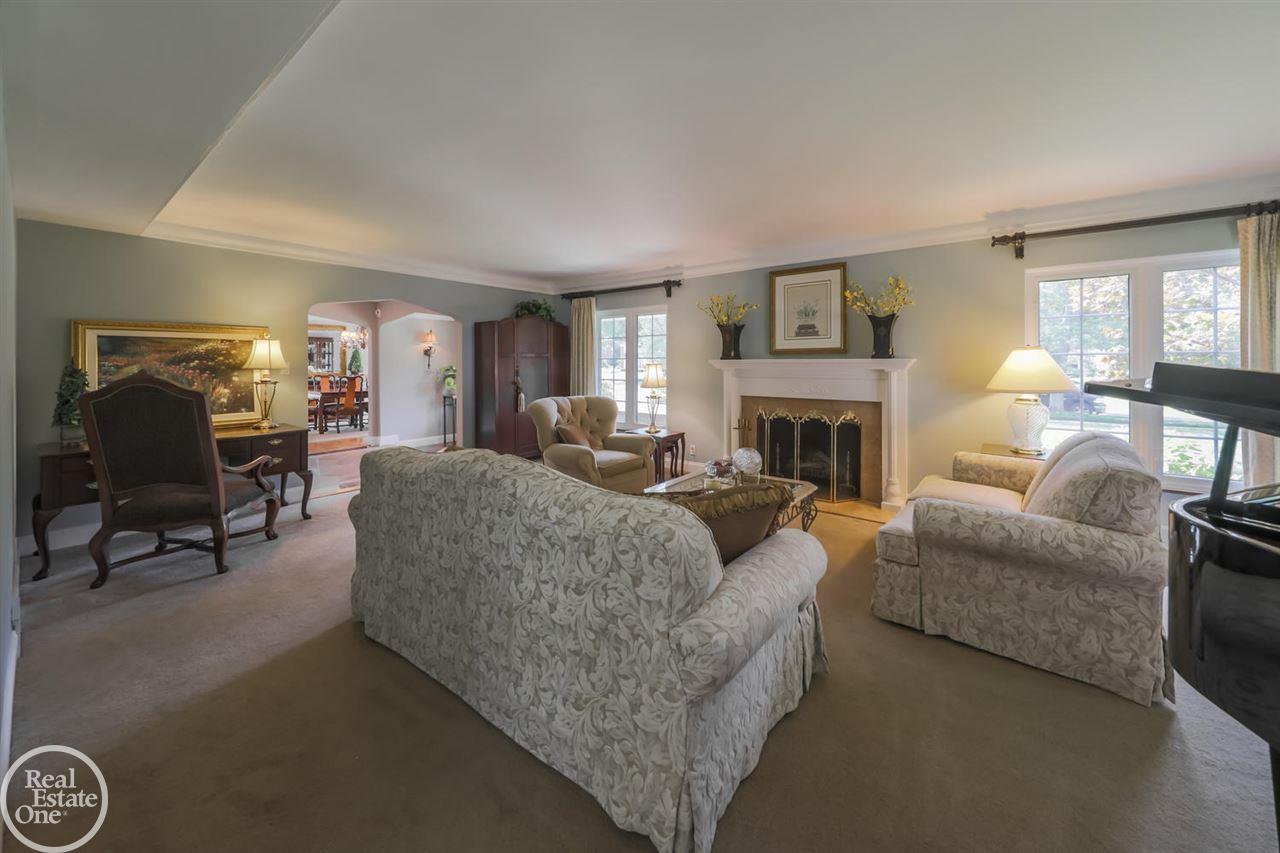 652 Middlesex Road Grosse Pointe, MI 48230 - Photo 9 of 75 50010366-8.JPG