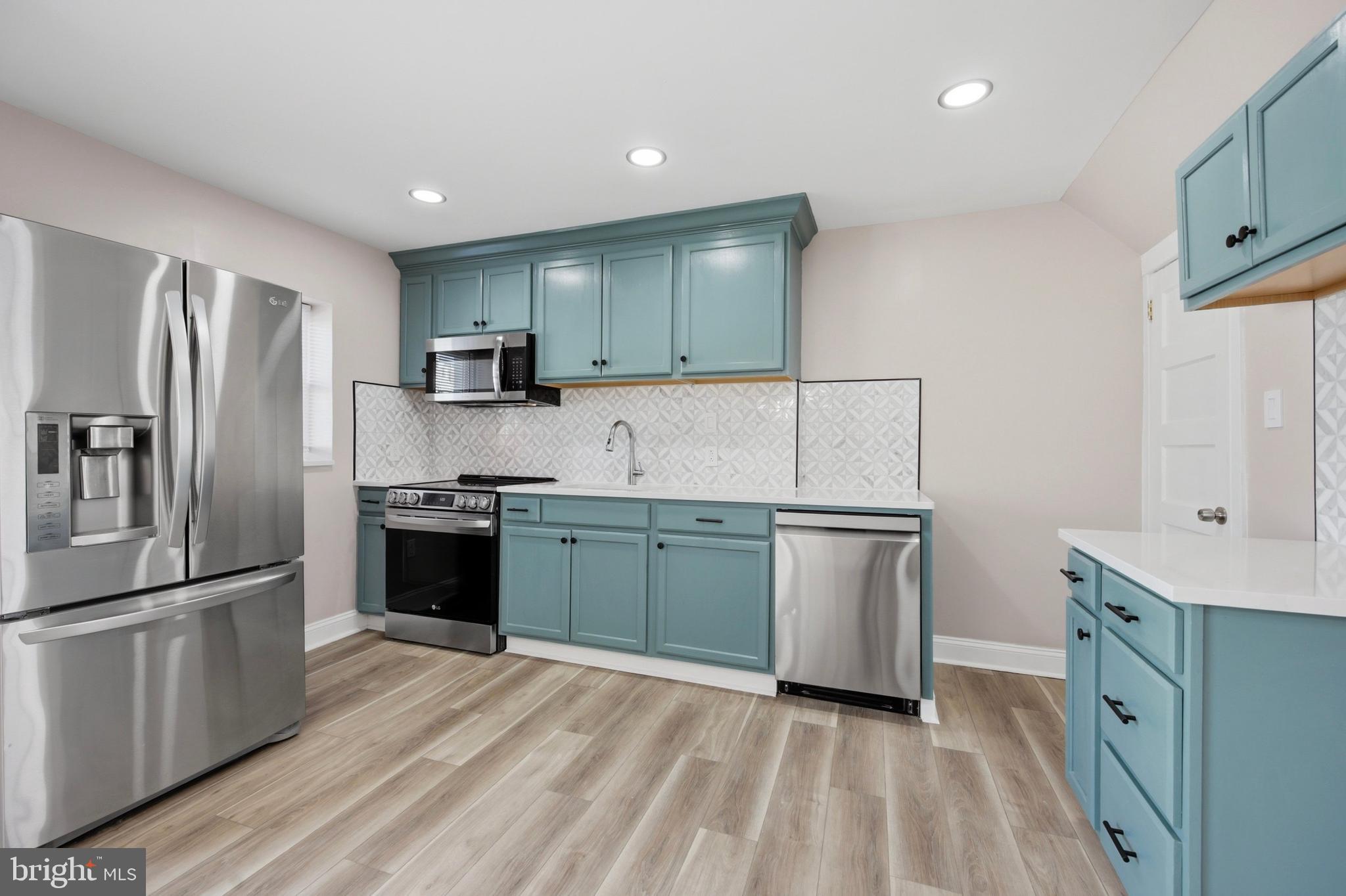 7043 Radbourne Road Upper Darby, PA 19082 - Photo 8 of 23