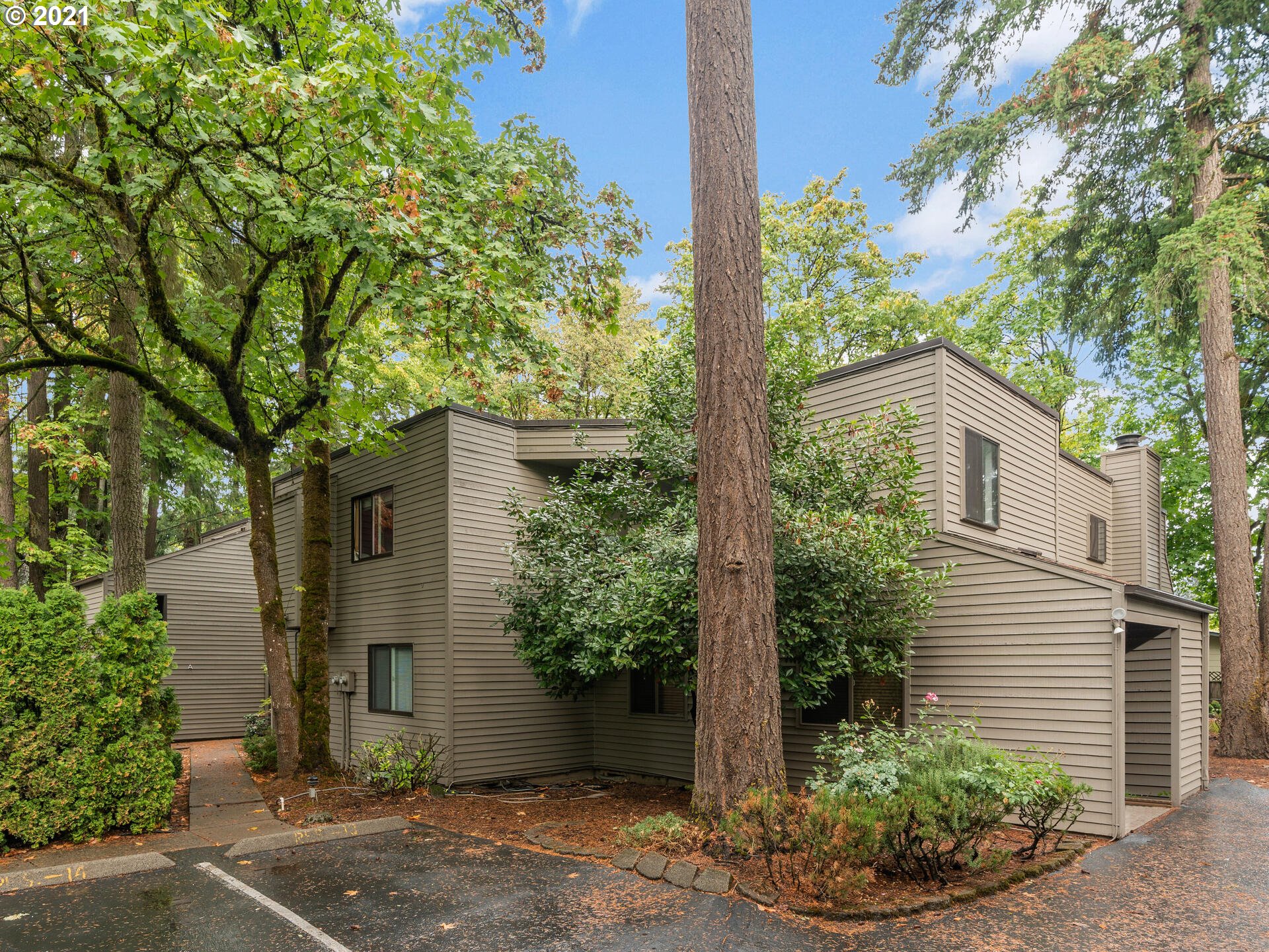 15938 Quarry Road, Unit 3A Lake Oswego, OR 97035 - Photo 1 of 21 Gallery Image 1