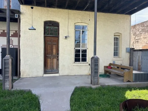 $1,750 | 109 North Main Street, Unit A, Taylor, TX 76574