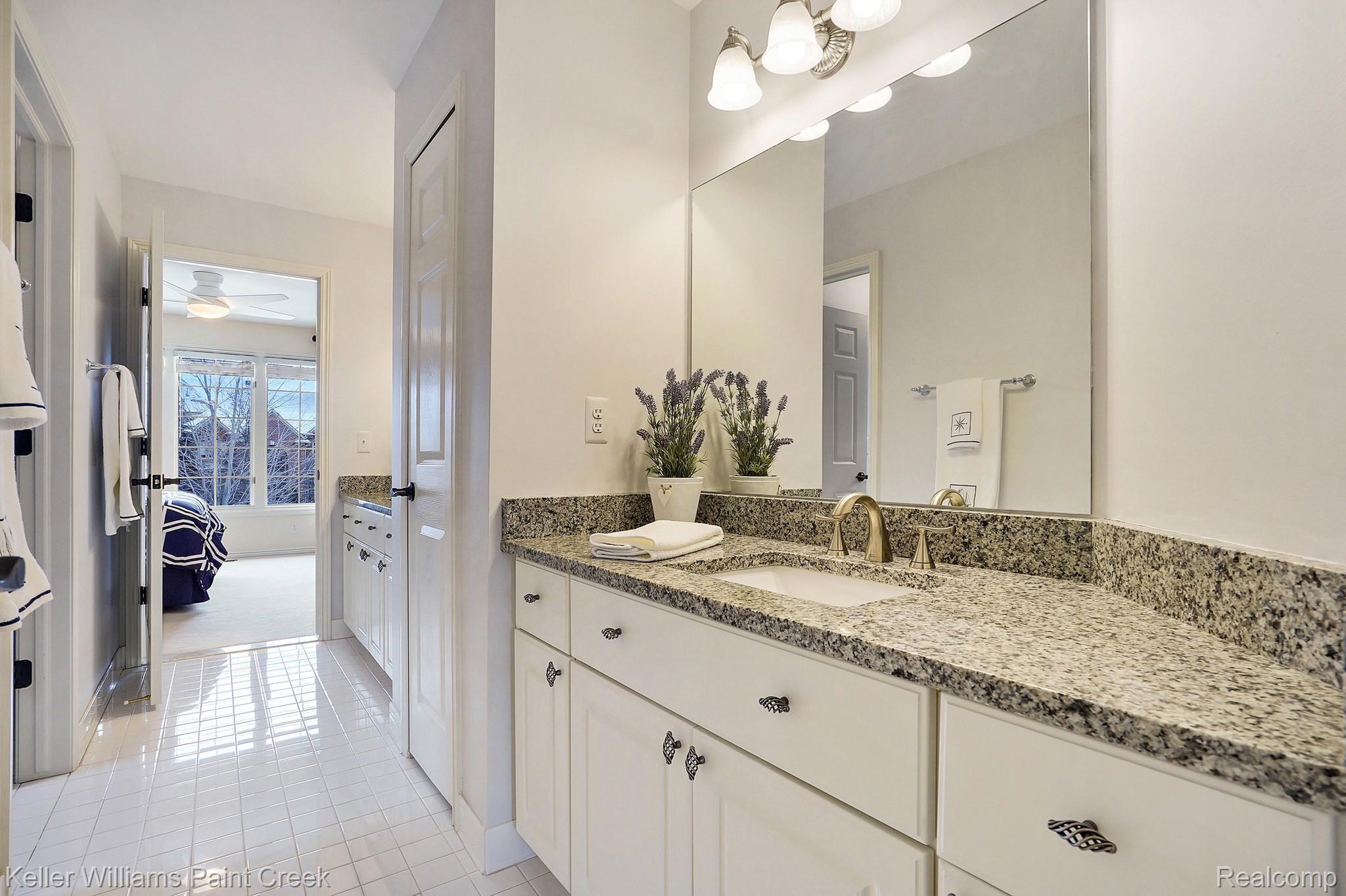 713 Panorama Drive Rochester, MI 48306 - Photo 58 of 77 Shared Bath with 2 large vanities