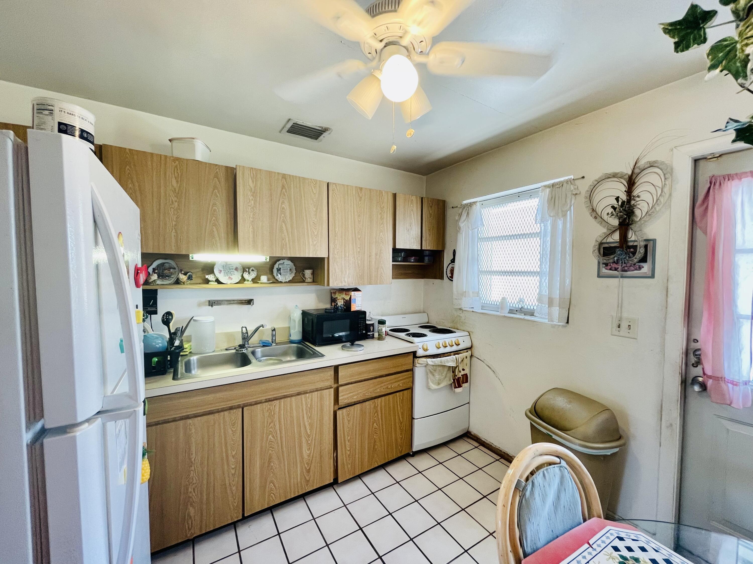 957 West 7th Street Riviera Beach, FL 33404 - Photo 6 of 30 Unit 1