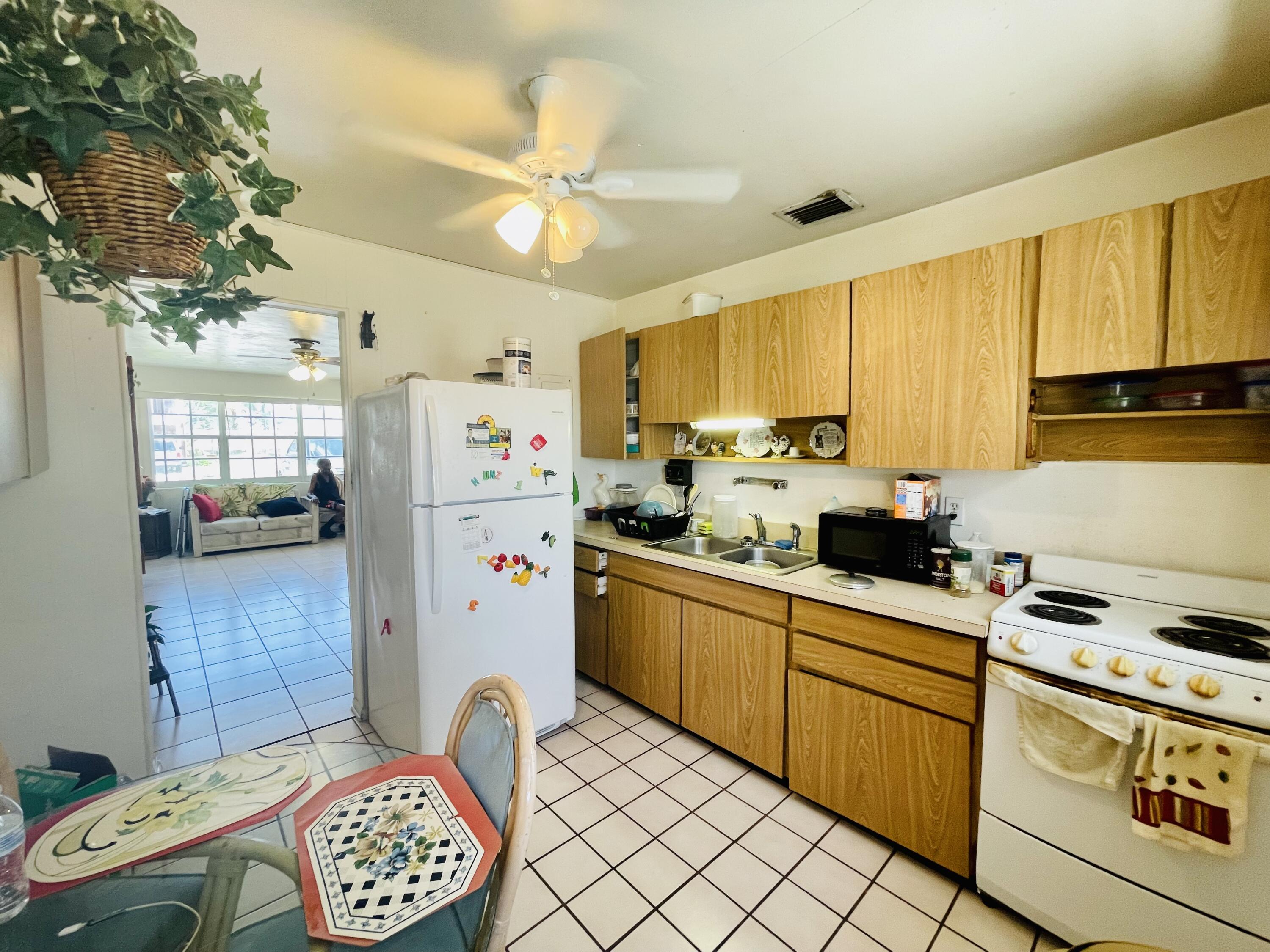 957 West 7th Street Riviera Beach, FL 33404 - Photo 7 of 30 IMG_0566