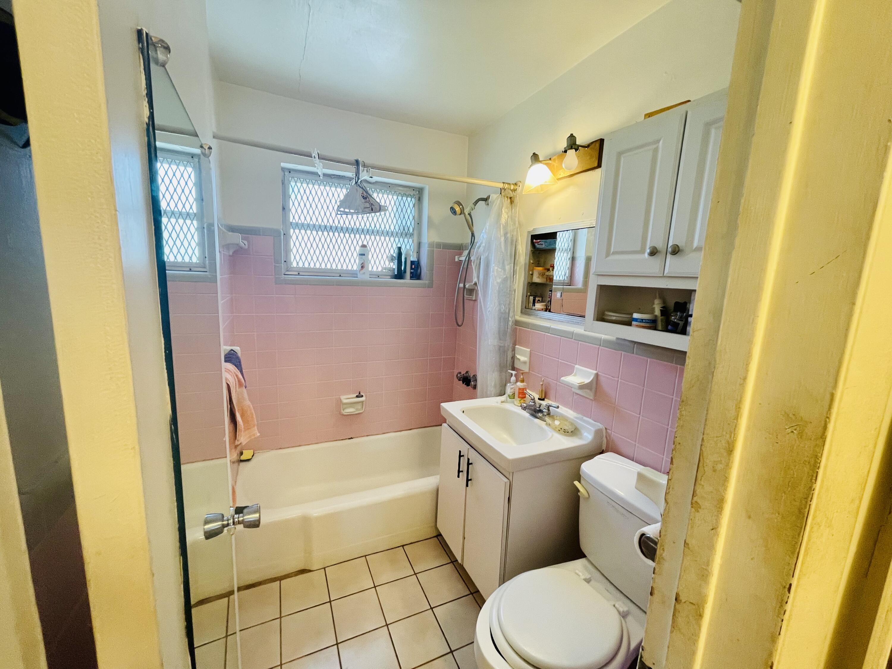 957 West 7th Street Riviera Beach, FL 33404 - Photo 9 of 30 Unit 1