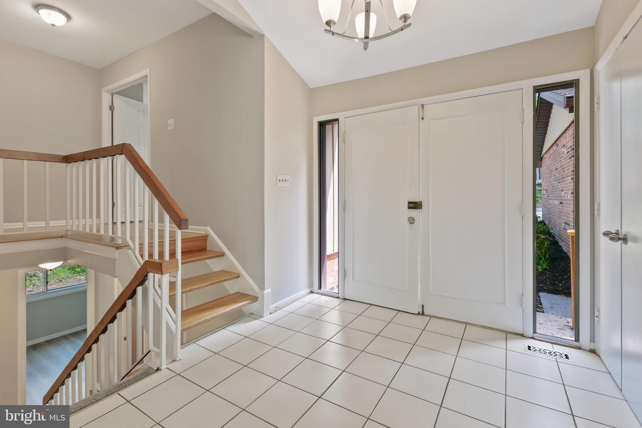11019 Swansfield Road Columbia, MD 21044 - Photo 5 of 47 Foyer with vaulted ceilings, new light fixture.