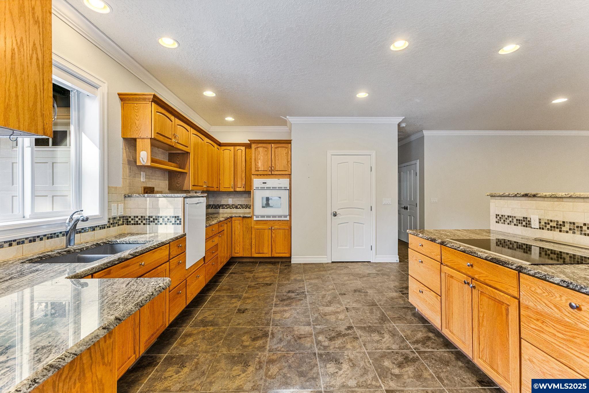 3595 Barnhart Road Dallas, OR 97338 - Photo 11 of 50