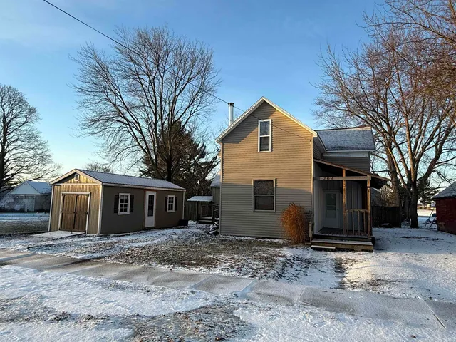 $137,500 | 204 Grant Street, Royal Center, IN 46978