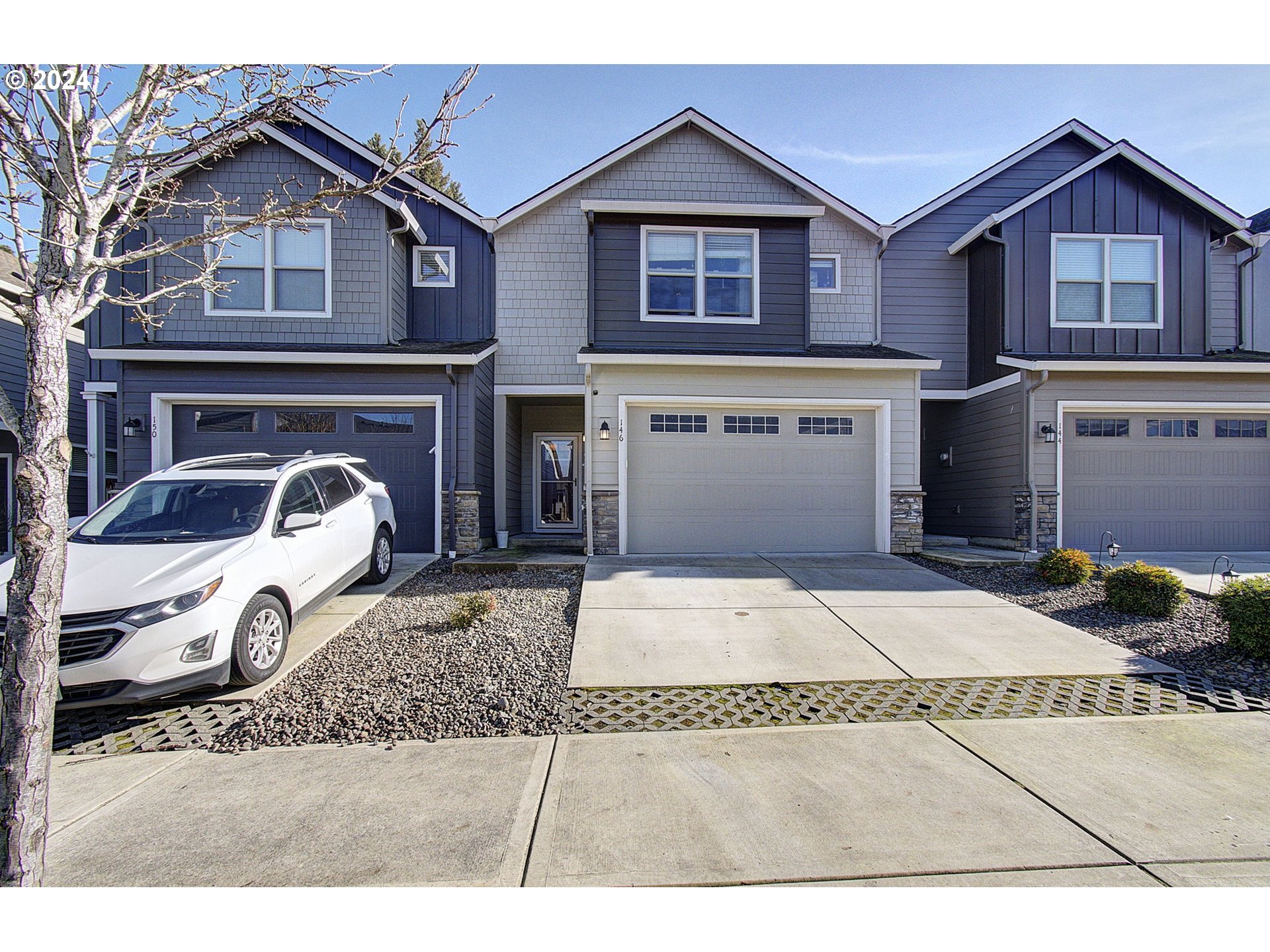 146 North 44th Place Ridgefield, WA 98642 - Photo 1 of 30 a front view of a house with garden