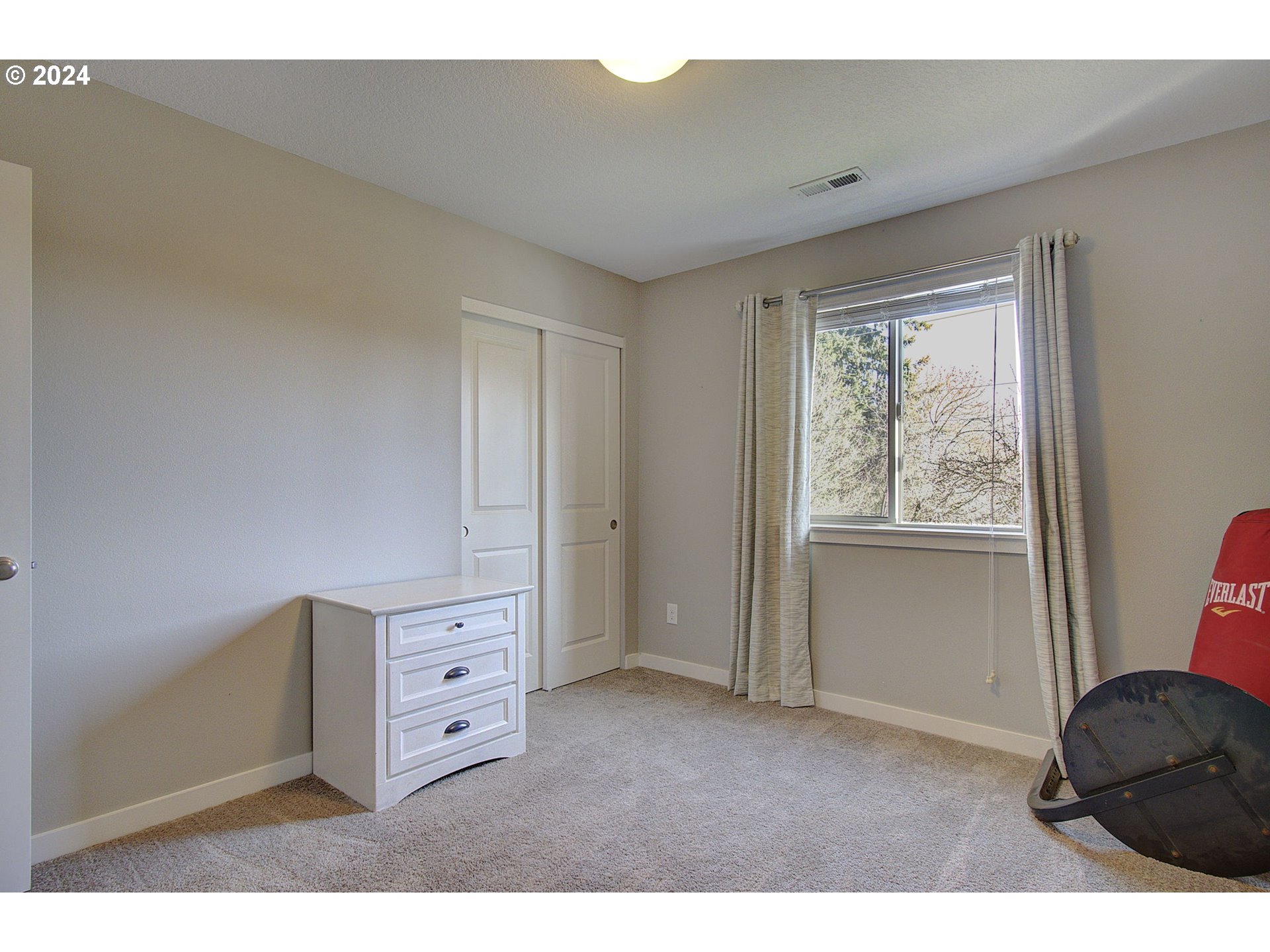 146 North 44th Place Ridgefield, WA 98642 - Photo 17 of 30 a living room with furniture