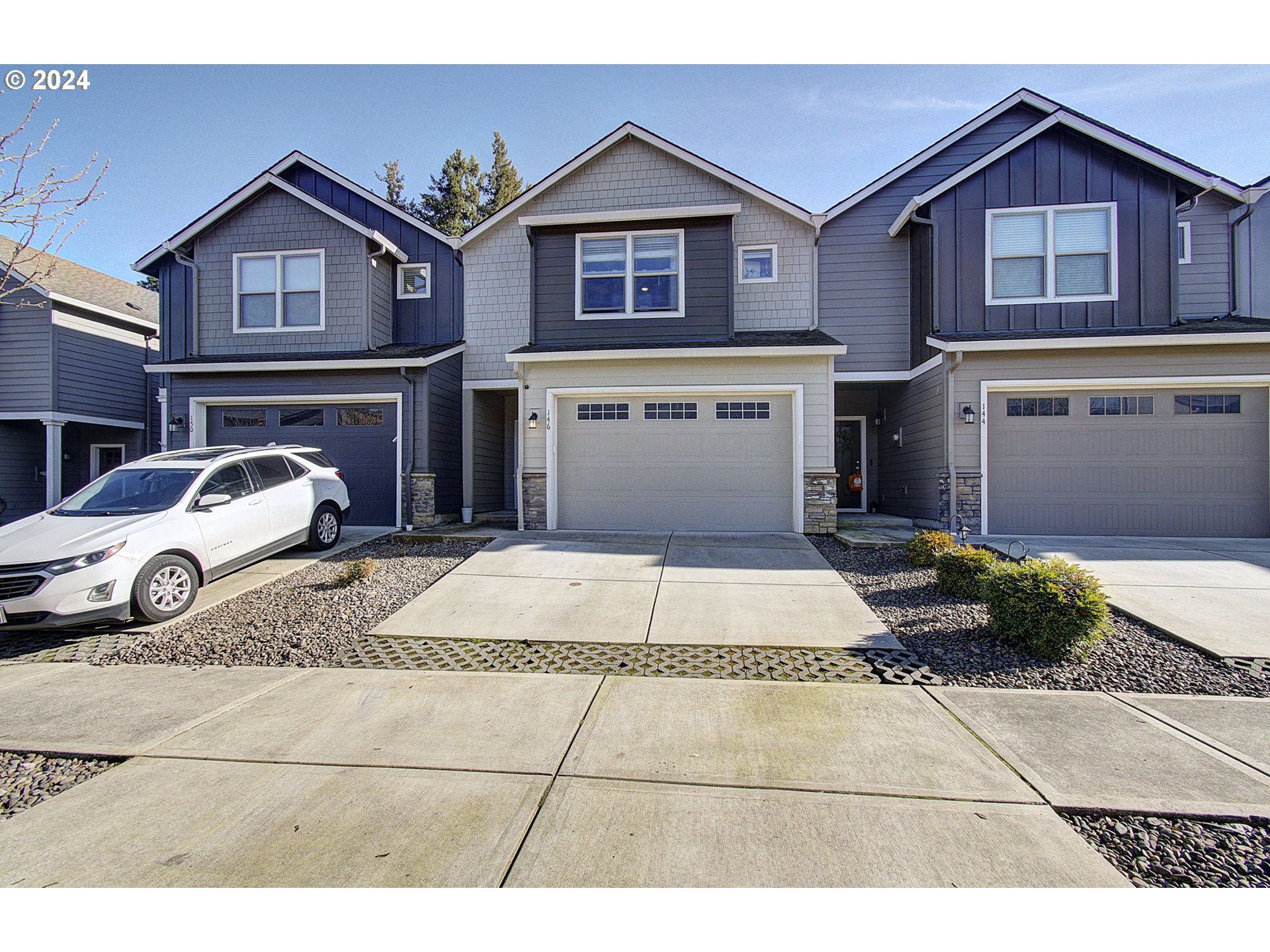 146 North 44th Place Ridgefield, WA 98642 - Photo 2 of 30 a front view of a house with a yard and garage