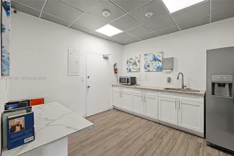 $535,000 | 5001 Collins Avenue, Unit 1E, Miami Beach, FL 33140