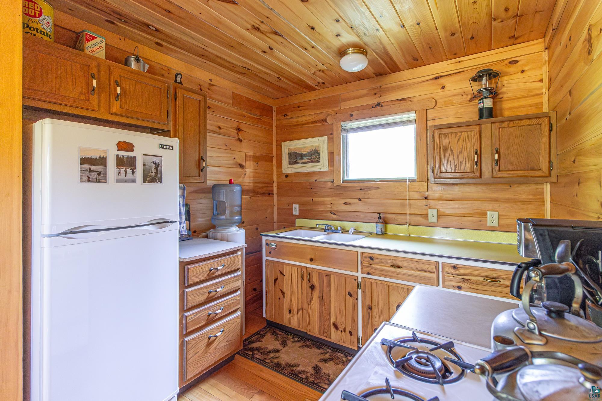 881 Kelly Trail Isabella, MN 55607 - Photo 3 of 49 Gallery Image 3