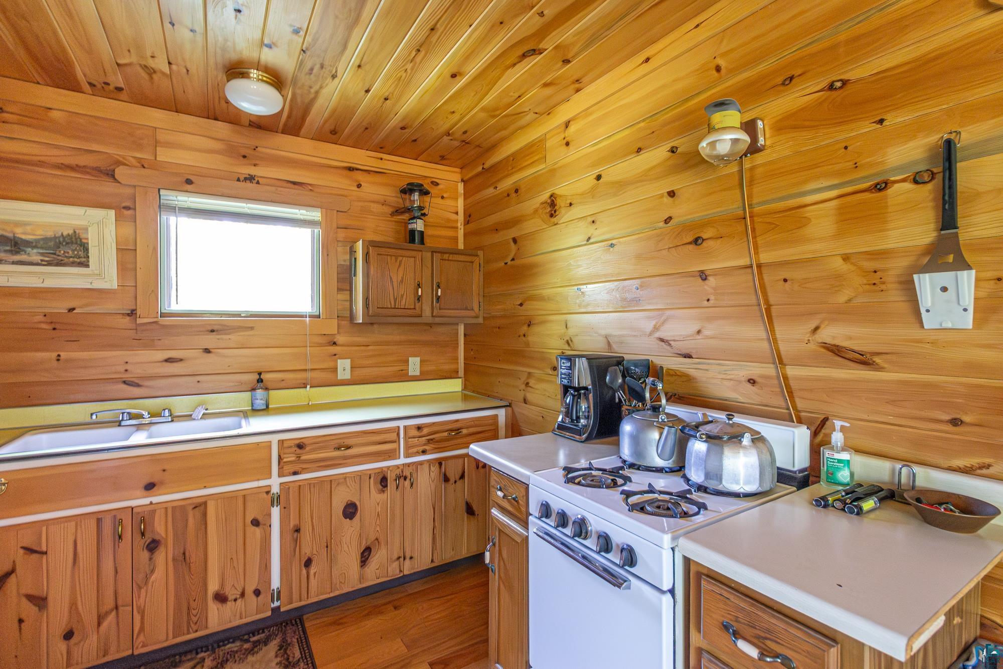 881 Kelly Trail Isabella, MN 55607 - Photo 4 of 49 Gallery Image 4
